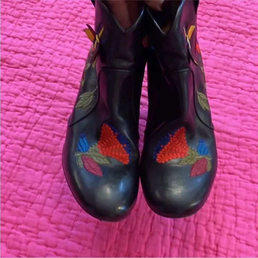 Laurence Decade Embroidered Black Ankle  leather Boots, US8 - Picture 8 of 16